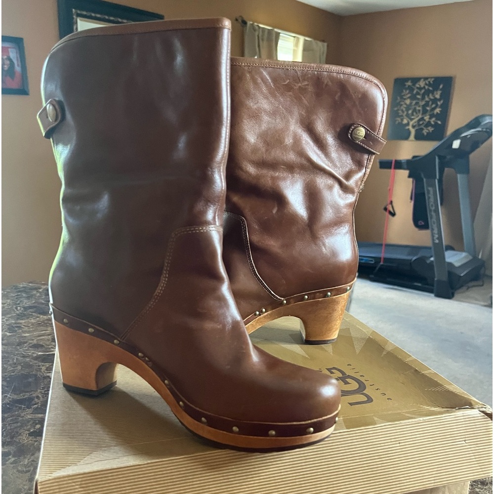 Uggs leather boot